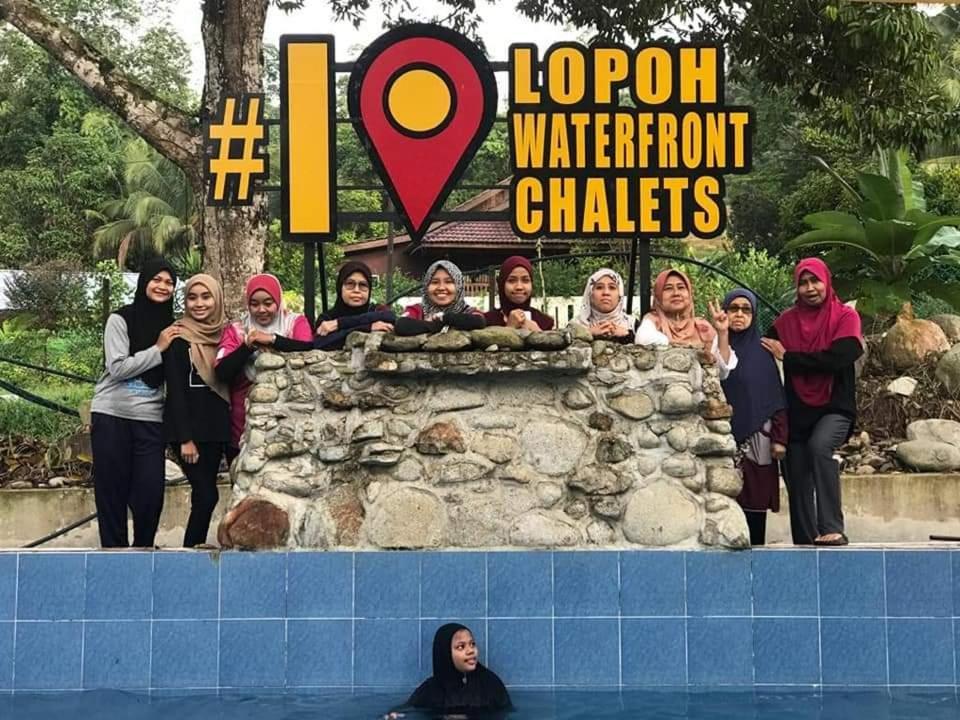 フル・ランガッ Lopoh Waterfront Budget Chaletsヴィラ エクステリア 写真