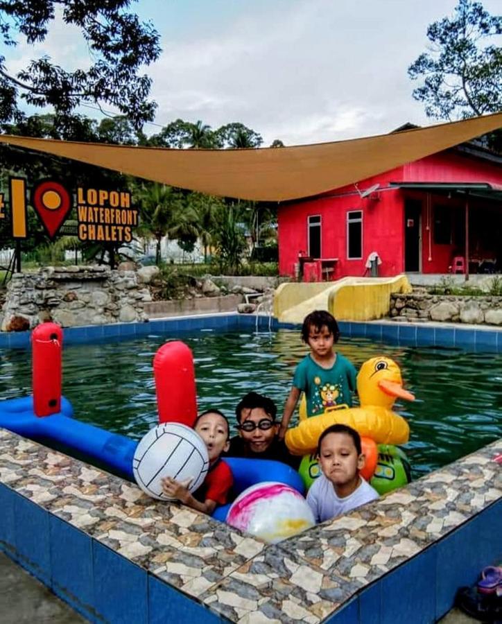フル・ランガッ Lopoh Waterfront Budget Chaletsヴィラ エクステリア 写真